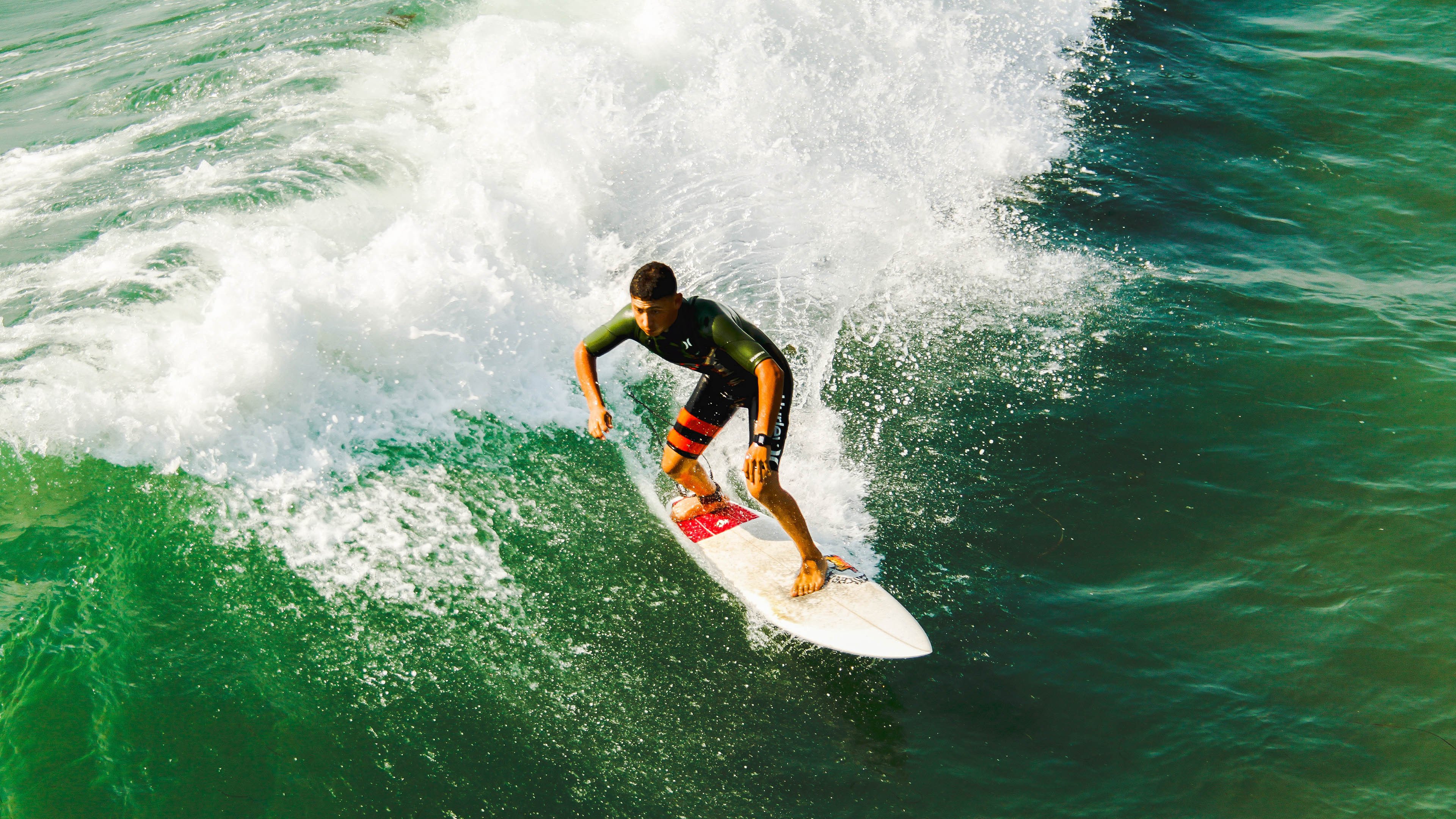 开云电竞账号入口-全国高山滑雪巡回赛,雪域风情尽展运动风采,2020高山滑雪